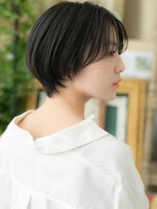 センターパート黒髪前下がりマッシュショート　ミニボブ - COVER HAIR bliss 北浦和西口店【カバー ヘア ブリス】掲載