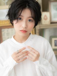 黒髪セミウェットくせ毛風小顔ショートウルフ　束感ショート - COVER HAIR bliss 北浦和西口店【カバー ヘア ブリス】掲載