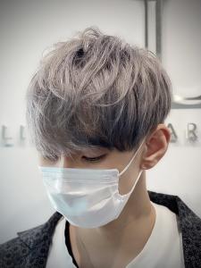 ナチュラルショートマッシュ ハイトーンシルバー - 【シェアサロン】 LIBERTY SHARE BARBER 銀座掲載