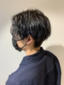 ブルーブラックのハイライト　ゆるツイストスパイラルパーマ - 【シェアサロン】stylist hiro掲載