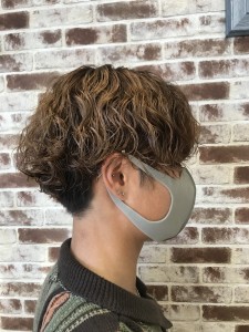 センターパート平巻きパーマスタイル - FRAME掲載