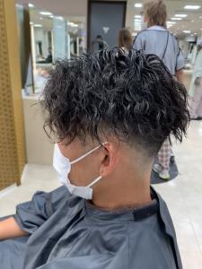 ツイストスパイラルパーマ×Lowフェード - KENJE 平塚LUSCA Smart Salon掲載