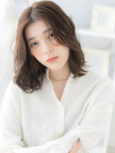 大人ハイライト濡れ髪くせ毛風センターパート　スモーキーグレー - mod's hair【モッズヘア】越谷/越谷西口店掲載
