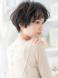 黒髪くすみカラーくせ毛風マッシュショート　オン眉 - mod's hair【モッズヘア】越谷/越谷西口店掲載