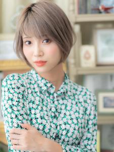 外国人風シルキーベージュ前下がりミニボブ　小顔補正立体カット - COVER HAIR bliss 戸田公園西口店掲載
