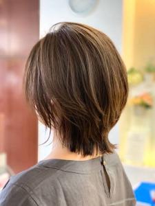外ハネ/レイヤーカット/前上がり/耳掛け/くびれ/30代40 - QUALIS 上福岡店掲載