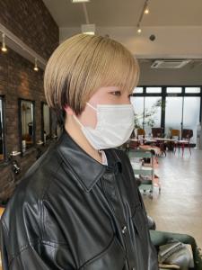 【CHESTER】金髪ボブ プラチナベージュ 束感ショート - 髪質改善 SEPT. 天神大名掲載