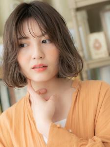 前下がりシースルーバングくせ毛風小顔ボブ　ヌーディーベージュ - COVER HAIR bliss 上尾西口店掲載