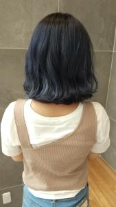 ネイビーブルーに切りっぱなし - 半個室型美容室 Sourire 西新店掲載