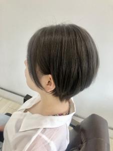 耳にかけられるくびれショート - Hair Space Cappio掲載
