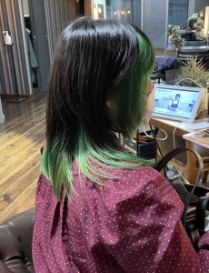 グリーンインナーカラー・ミディアムウルフ - hair＆make egerie掲載