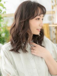 くせ毛風エアリーミディ小顔オン眉斜めバングナチュラルアッシュ - COVER HAIR & SPA bliss【カバーヘア アンド スパ ブリス】浦和/浦和西口店掲載