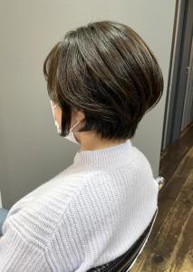 アッシュグレージュカラー・前下がり耳かけショートボブ - hair＆make egerie掲載