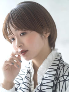 【emu井上信洋】透明感ベージュと抜け感バングの丸みマッシュ - ?mu 【表参道/青山】 【 emu 】掲載