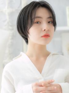 センターパート黒髪前下がりマッシュショート　アッシュブラック - mod's hair【モッズヘア】上尾/上尾西口店掲載