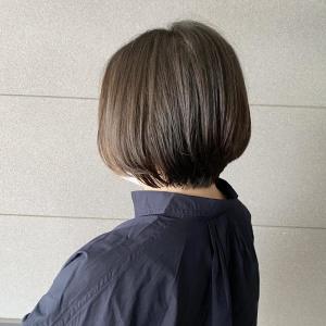 まとまるショートボブ　艶感アッシュ - 半個室型美容室 Sourire 春日店掲載