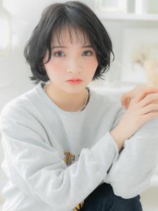 オン眉黒髪小顔くせ毛風ショートマッシュボブ　アッシュブラック - mod's hair 越谷西口店【モッズヘア】掲載