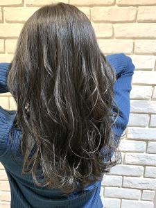 ダークグレージュの韓国風艶メルティカラー - 髪質改善&hair  grandage 北千住掲載
