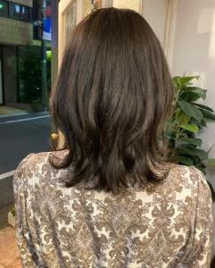 夏に向けた髪型ウルフミディアム30代40代ヘアスタイル丸顔 - CHAINON掲載
