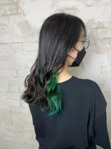 インナーカラーグリーン10代20代11000円 - prize Iris 池袋【プライズ アイリス】池袋駅東口店掲載