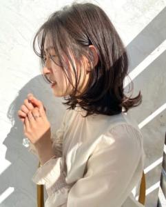 暗髪外ハネミディアム艶カラーシースルーバング梅ヶ丘美容室 - CHAINON掲載