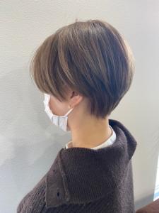 大人丸みショートボブ×シアーベージュ - CHARME by Lu'ce coco掲載