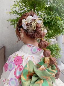 ロングを活かした玉ねぎヘアアレンジ - EMU international 春日部本店掲載