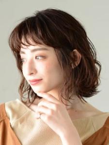 三軒茶屋　オレンジベージュ　ショートバング　ボブ　コテ巻き　 - HAIR & MAKE EARTH 三軒茶屋店掲載