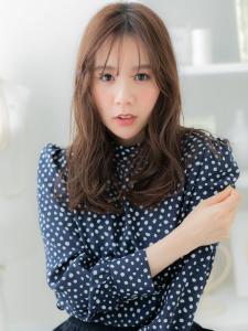 アッシュオリーブ抜け感外国人風ウェーブ巻き　シースルーバング - mod's hair 上尾【モッズヘア】上尾西口店掲載