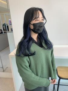 イヤリングカラーブルー - THE SKY掲載