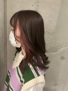 チラッと見えておしゃれ♪ピンクベージュのイヤリングカラー - ZELE AVEDA 大宮掲載