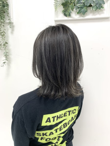 くびれボブ・コントラストハイライト・アッシュグレー - Hair by PROVE掲載