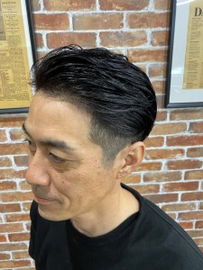30～40代でも似合う。ナチュラルツーブロックスタイル - Cut＆Color smile 夢野店掲載