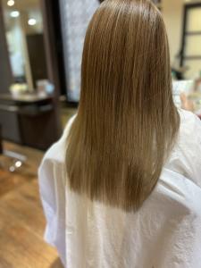 《GLTカラー》透明感溢れる赤みを抑えたカラー - HAIR DESIGN + GOLDEN ROCK掲載
