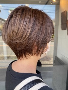 白髪ぼかしハイライト　× ショートスタイル - SOLANA掲載