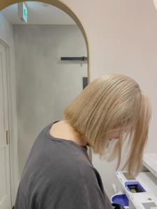 外ハネミディアムヘア◎ブロンドベージュ - Eleanor 梅田店掲載