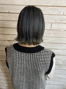 オリーブベージュの切りっぱなしボブ - DECO HAIR kiitos掲載