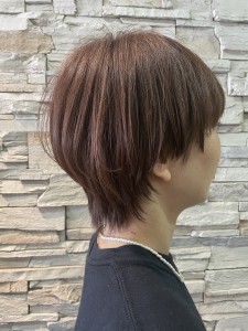 甘すぎないマッシュショートスタイル - LAFORET掲載