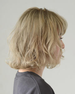 三軒茶屋_レディース_ミディアム_ボブ_ブロンド_ハイトーン - HAIR & MAKE EARTH 三軒茶屋店掲載