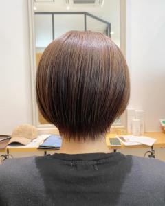 ハイライト×ローライト　白髪ぼかしショート - 半個室 rire hair 千早店掲載
