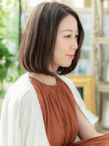 モノトーングレージュ黒髪小顔前下がりボブスモーキーグレージュ - COVER HAIR bliss志木南口駅前店掲載