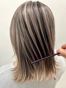 外国人風バレイヤージュ、ハイライトカラーアッシュグレージュ - CELL掲載