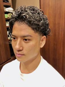 アップバング　スキンフェード　ツーブロック　ツイストパーマ - THIS IS BARBER 2nd掲載