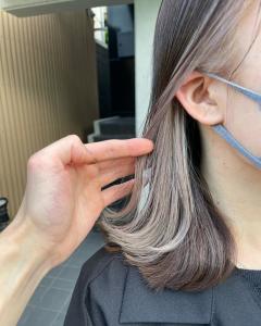 ホワイトベージュ　インナーカラー　外はね - ACT 表参道店掲載