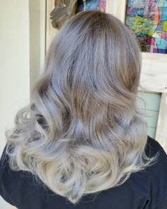 ダブルカラーやブリーチカラーでミルクティーベージュカラー - hair make Deco. Tokyo 錦糸町店掲載