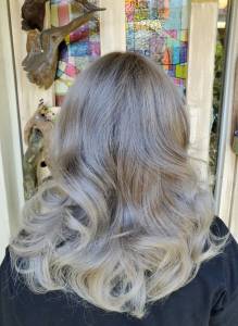 ダブルカラーやブリーチカラーでミルクティーベージュカラー - hair make Deco．Tokyo 大島店掲載