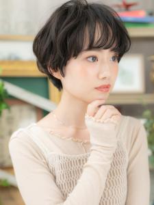 黒髪くすみカラーくせ毛風マッシュショート　アッシュブラック - COVER HAIR bliss志木南口駅前店掲載