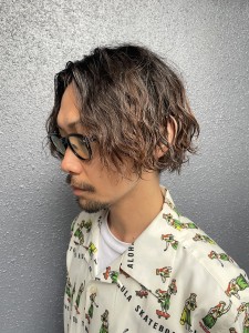 大人男子の波巻きパーマスタイル×ミディアム - QOL mens salon 立川掲載