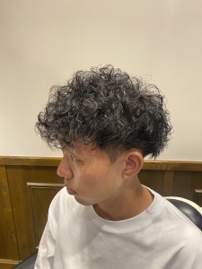 フェードカット×スパイラルパーマ - HIRO GINZA BARBERSHOP 飯田橋神楽坂店掲載