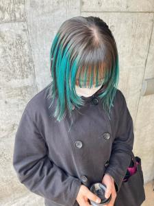 ネイビーカラー　ブルーカラー　ペールブルー　ウルフカット - ARCANA 明治神宮前 表参道 原宿掲載